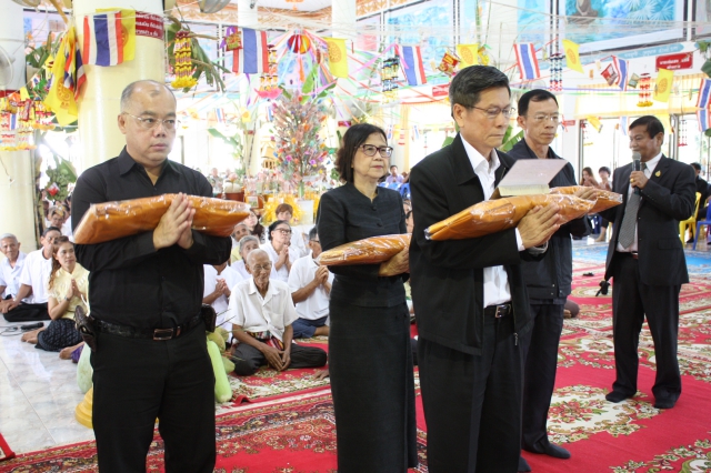 Mr. Arun Incharoensakdi Chief Operating Officer of Pimai Salt Co., Ltd. with employees and business partner jointly Kathin ceremony at Wat Sumrit Tawantok, T. Sumrit, and Wat Krabeungnoi-Chabok, T. Krabeungyai, A.Phimai, Nakhonratchasima.
