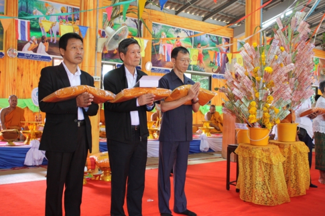 Mr. Arun Incharoensakdi Chief Operating Officer of Pimai Salt Co., Ltd. with employees and business partner jointly Kathin ceremony at Wat Mai Song Tham and Wat PabungTakob