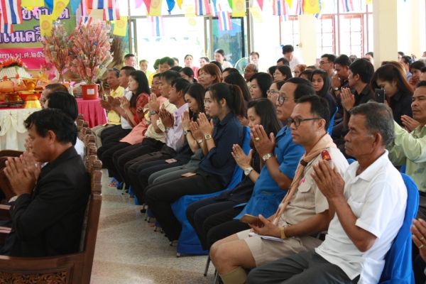 คุณอรุณ อินเจริญศักดิ์ ประธานเจ้าหน้าที่ฝ่ายปฏิบัติการ บริษัท เกลือพิมาย จำกัด และบริษัทในเครือ ร่วมเป็นเจ้าภาพทอดกฐิน ณ วัดบ้านตาลพัฒนา ต.สัมฤทธิ์ และวัดใหม่พัฒนา(ท่ามะเขือ) ต.กระเบื้องใหญ่