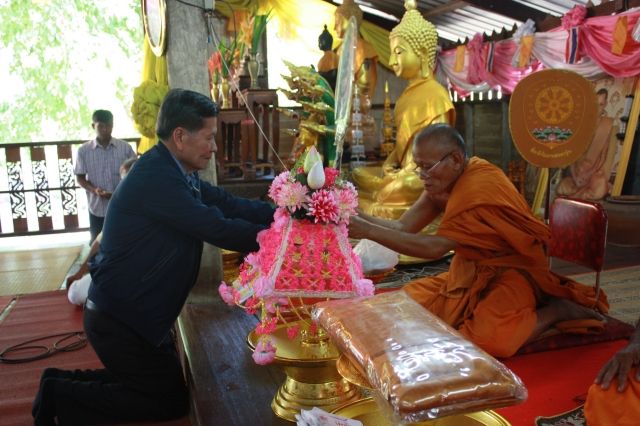 คุณอรุณ อินเจริญศักดิ์ ประธานเจ้าหน้าที่ฝ่ายปฏิบัติการ บริษัท เกลือพิมาย จำกัด และบริษัทในเครือ ร่วมเป็นเจ้าภาพทอดกฐิน ณ วัดบ้านตำแย