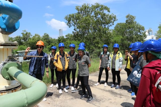 กลุ่มคณาจารย์และนักศึกษา คณะสาธารณสุขศาสตร์ มหาวิทยาลัยวงษ์ชวลิตกุล จำนวน 28 ท่าน เข้าเยี่ยมชมกระบวนการผลิตเกลือด้วยวิธีเหมืองละลาย