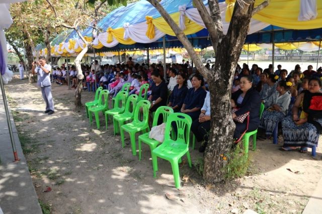 บริษัท เกลือพิมาย จำกัด โดย ดร.ธีระพร ศรีเฟื่องฟุ้ง ประธานกรรมการบริหาร และผู้ให้การสนับสนุน บริจาคอาคารห้องสมุด ให้แก่ โรงเรียนบ้านดอนแซะ