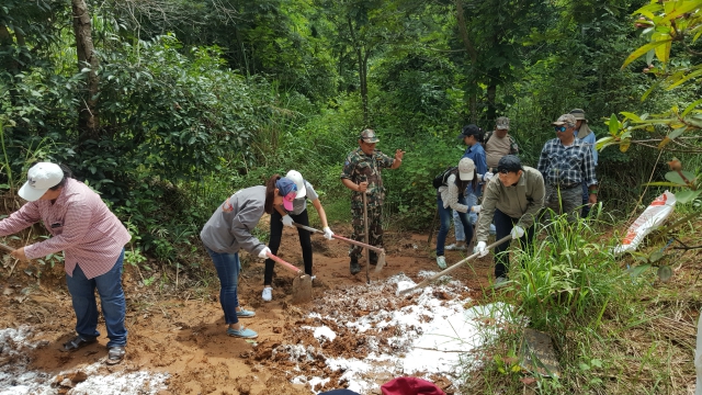 Pimai Salt Co.,Ltd. have donated salt  1  ton  and joining to the  project. “Rock salt to salt marsh for wildlife”