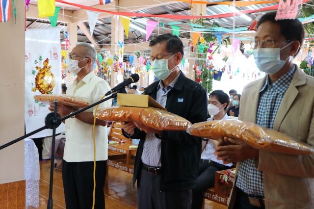 คุณอรุณ อินเจริญศักดิ์ ประธานเจ้าหน้าที่ฝ่ายปฏิบัติการ บริษัท เกลือพิมาย จำกัด และบริษัทในเครือ ร่วมเป็นเจ้าภาพทอดกฐิน